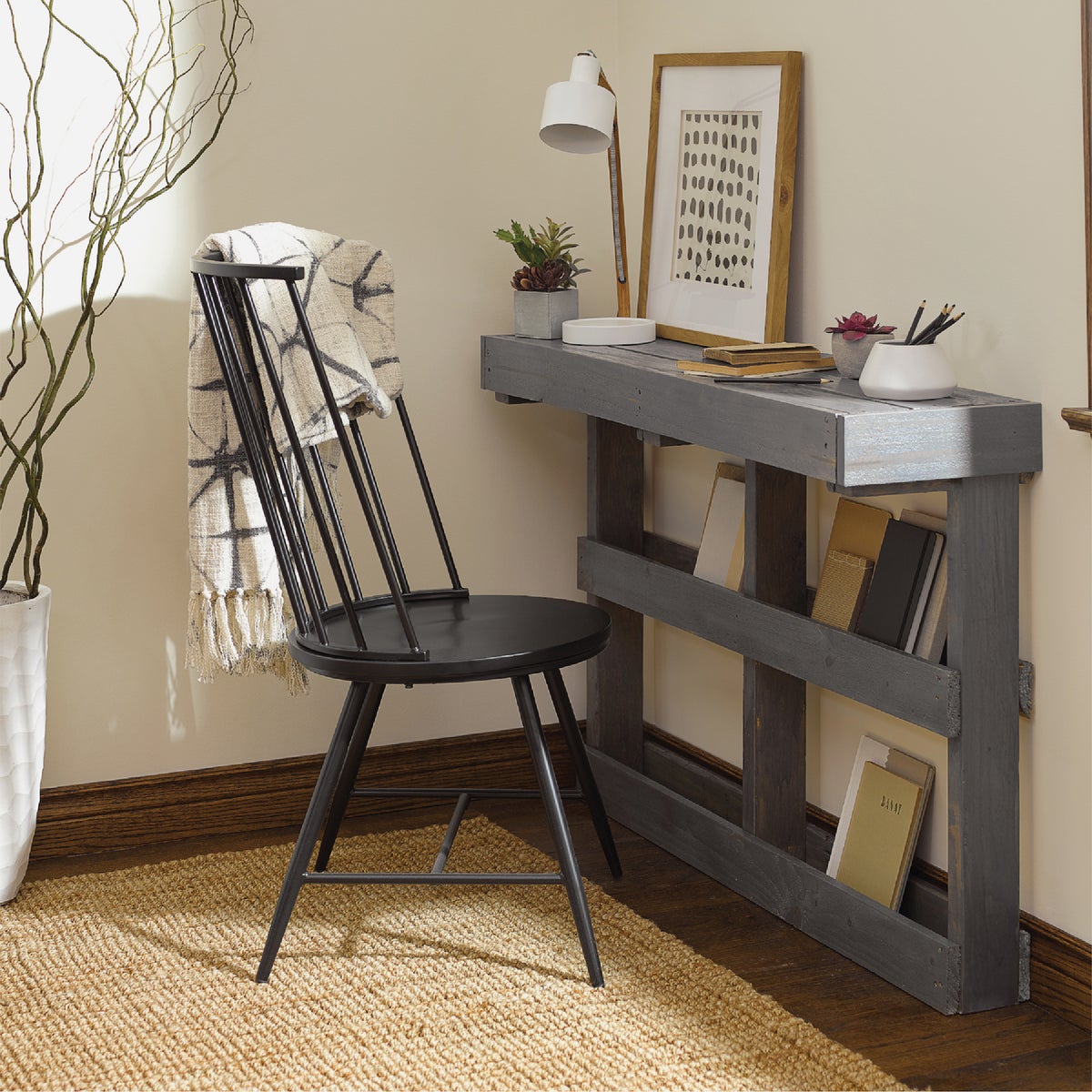 Minwax Warm Semi-Gloss Water Based Oil-Modified Interior Polyurethane, 1 Qt. Image 5