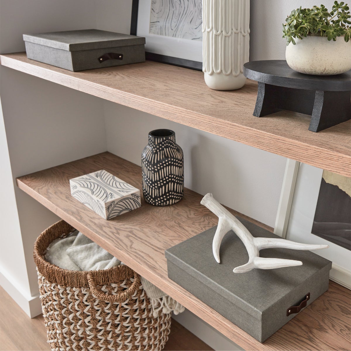 Minwax Semi-Gloss Water Based Oil-Modified Interior Polyurethane, 1 Gal. Image 3