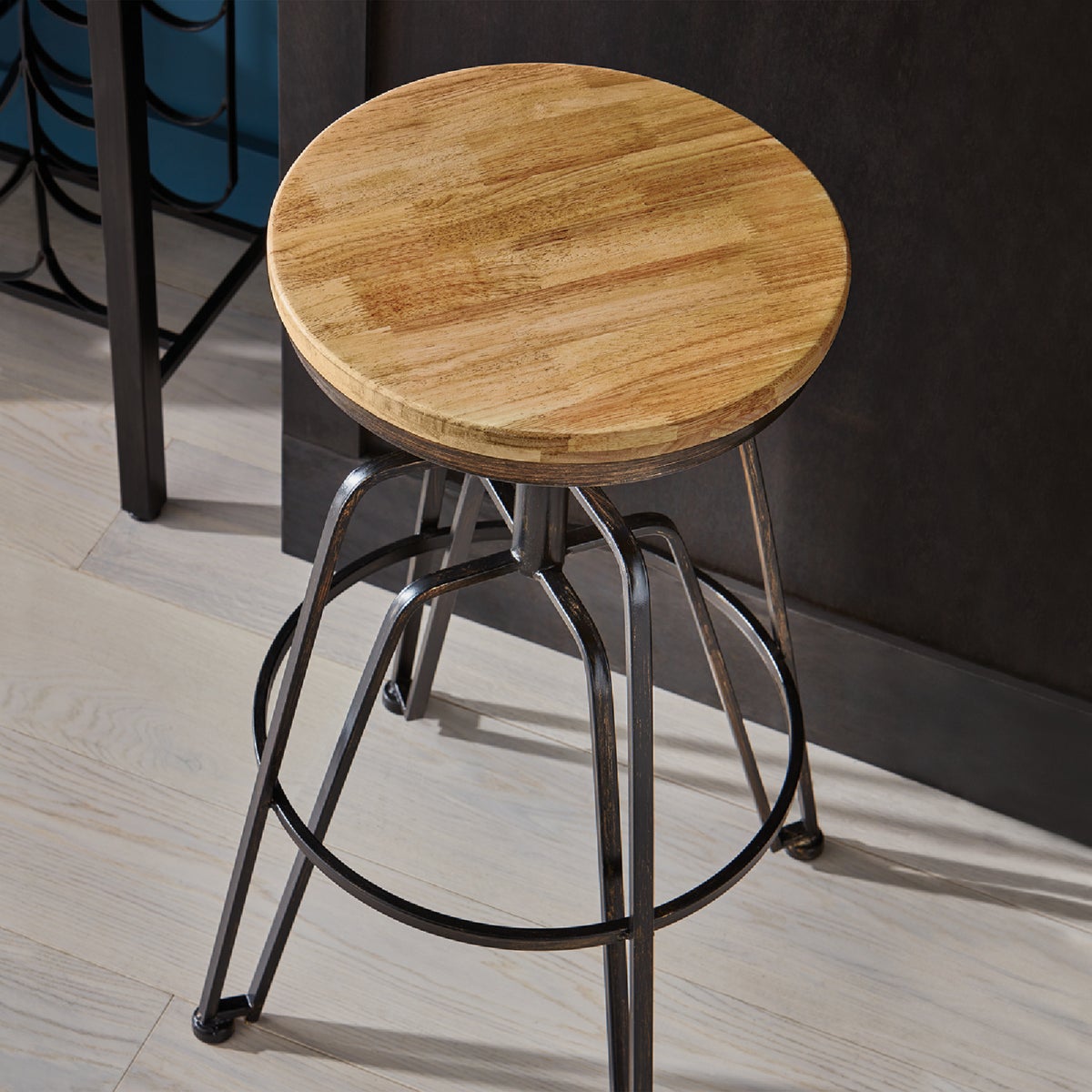 Minwax Wood Finish VOC Penetrating Stain, Ipswich Pine, 1 Gal. Image 5