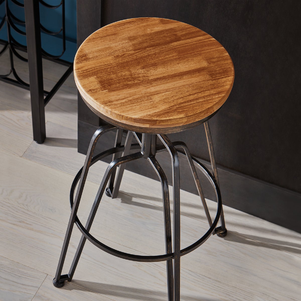 Minwax Wood Finish Penetrating Stain, Gunstock, 1 Qt. Image 5