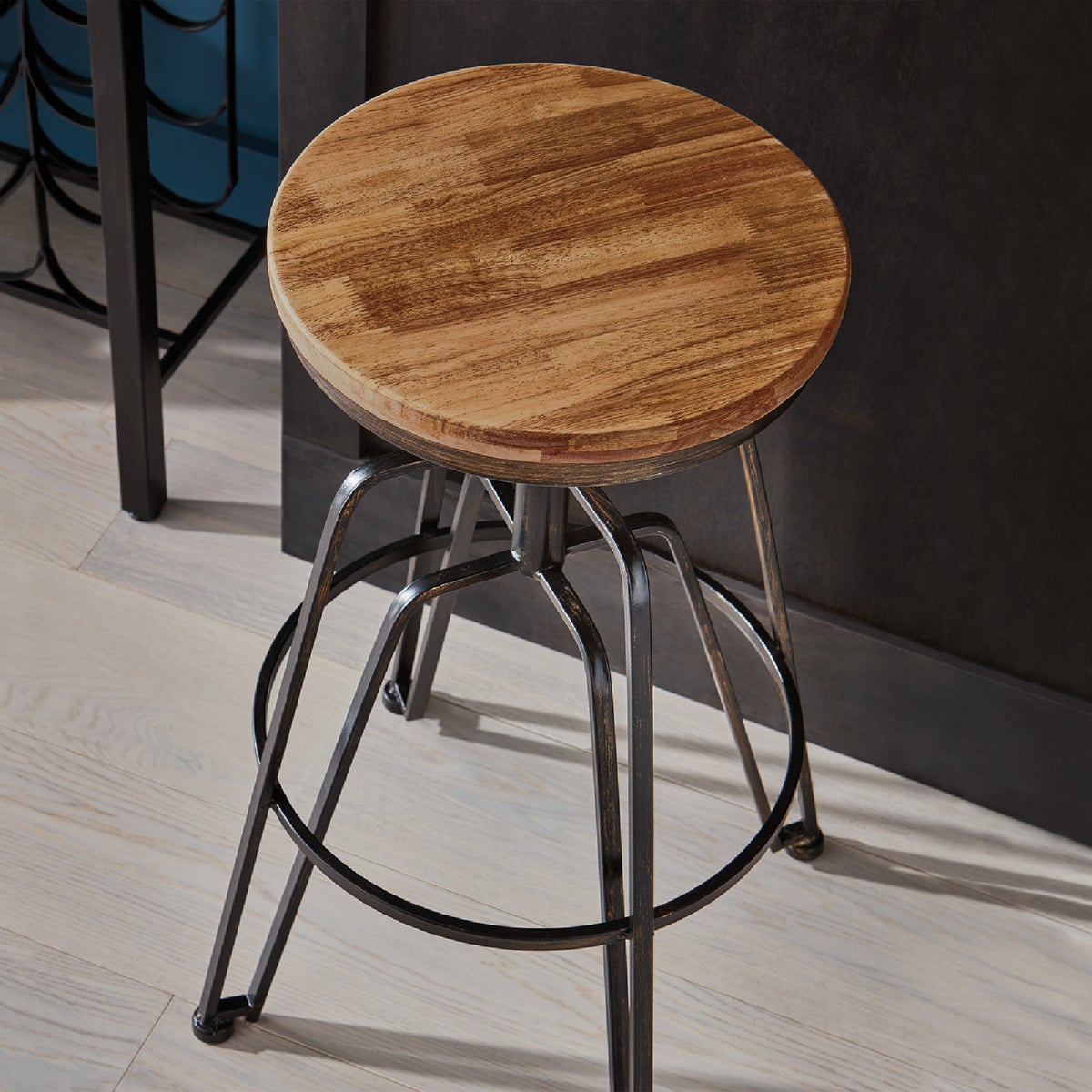 Minwax Wood Finish Penetrating Stain, Red Chestnut, 1 Qt. Image 5