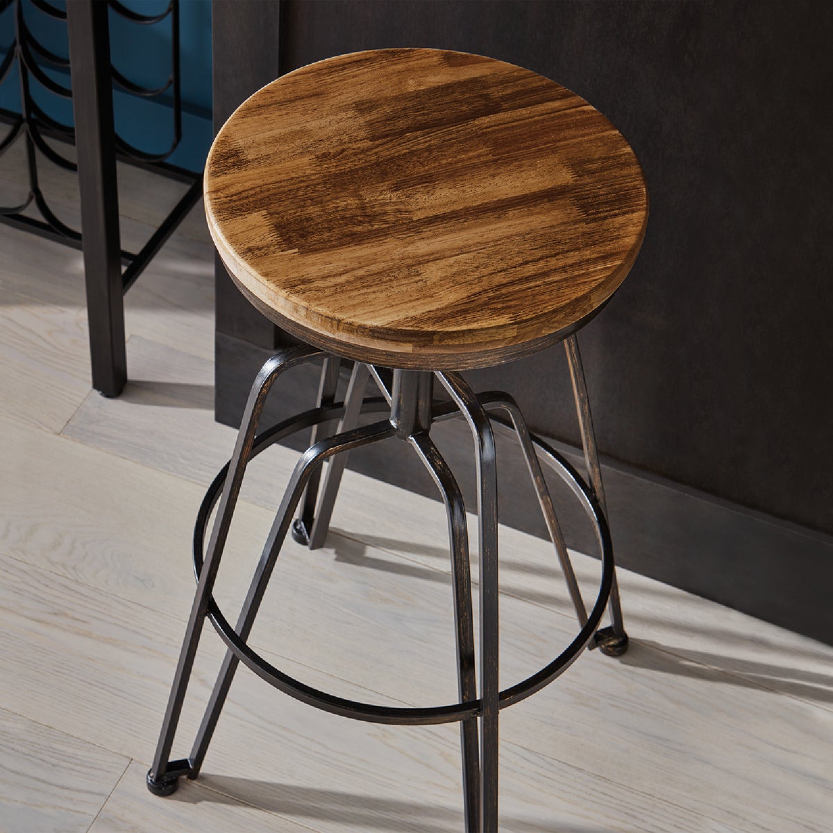 Minwax Wood Finish Penetrating Stain, Red Oak, 1 Gal. Image 5