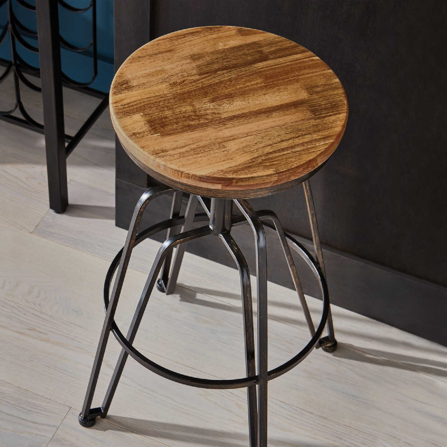 Minwax Wood Finish Penetrating Stain, English Chestnut, 1 Qt. Image 5