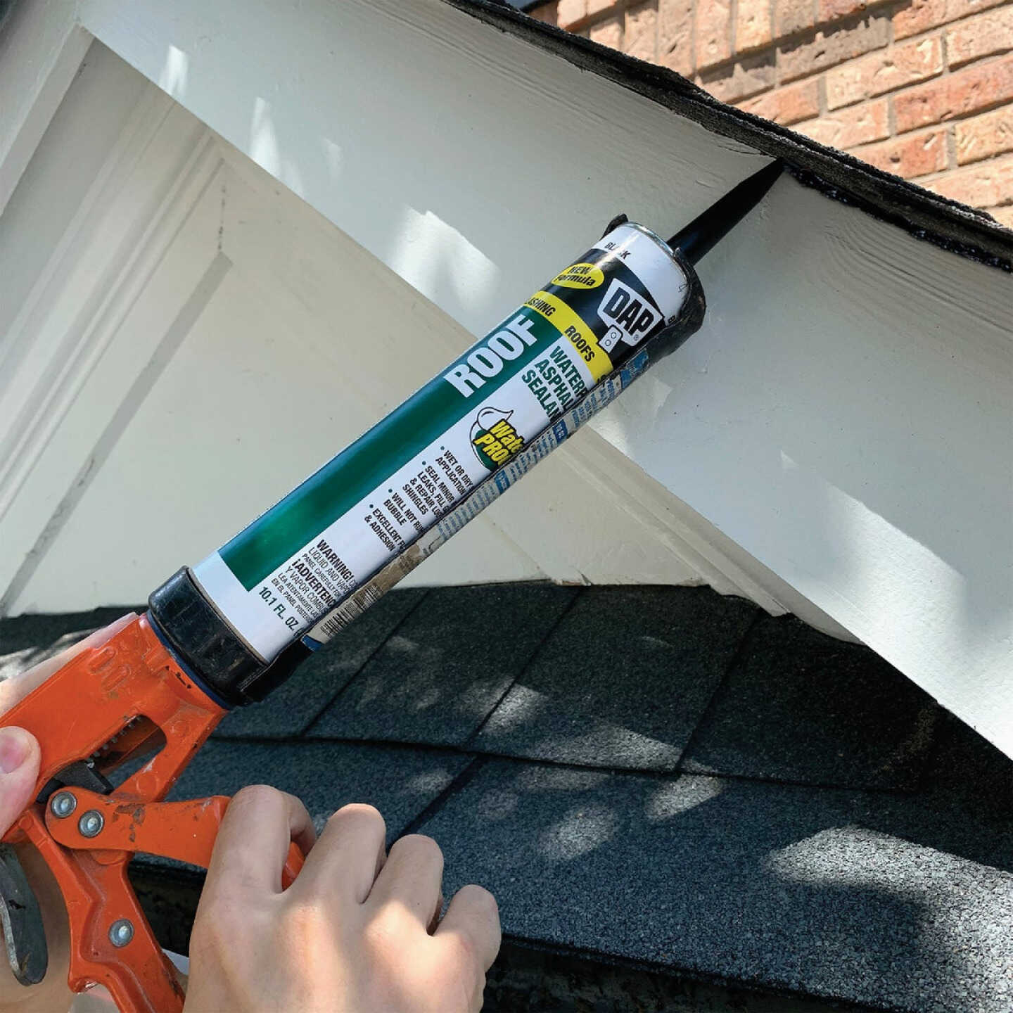 DAP 10.1 Oz. Waterproof Roof Sealant Image 3