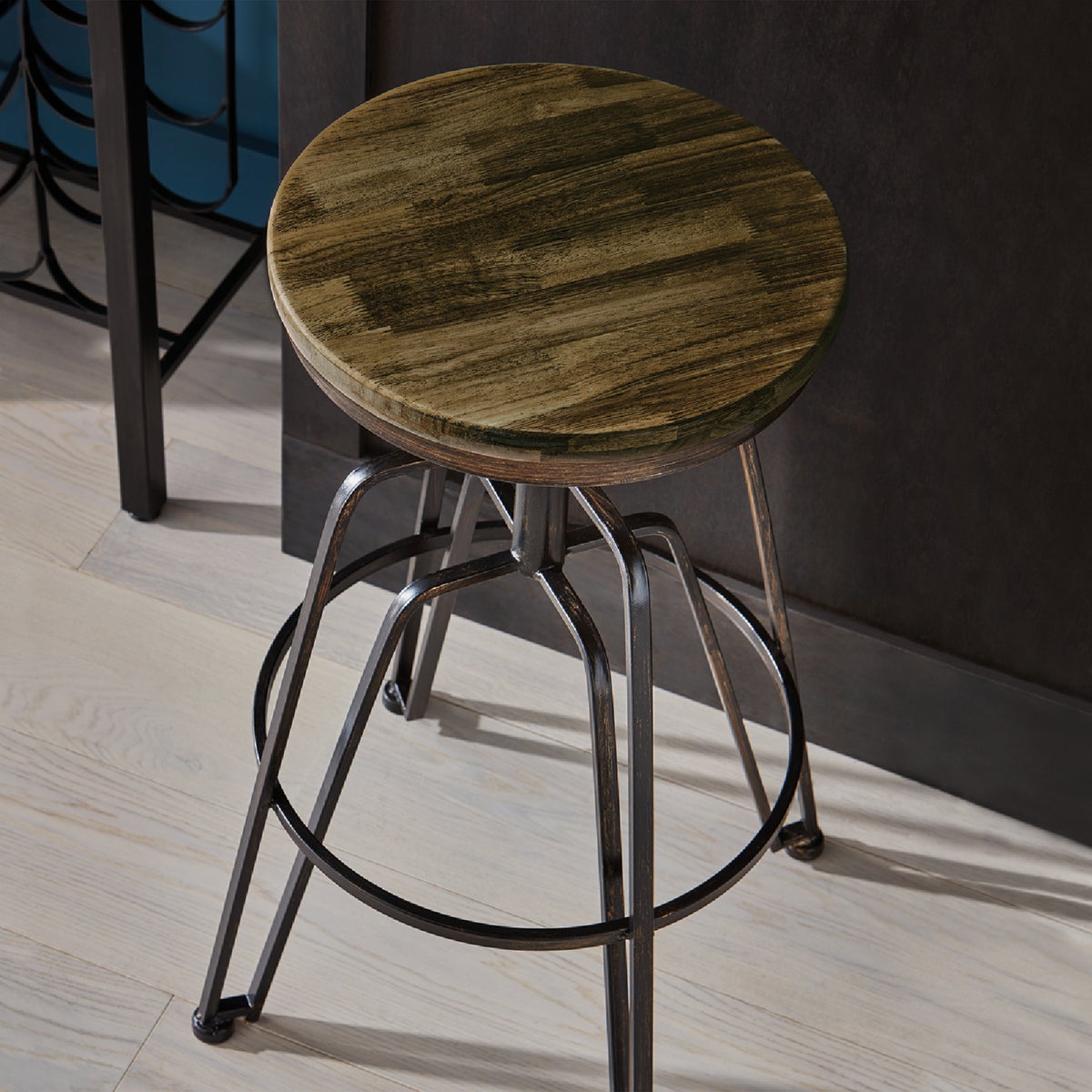 Minwax Wood Finish Penetrating Stain, Ebony, 1 Gal. Image 5