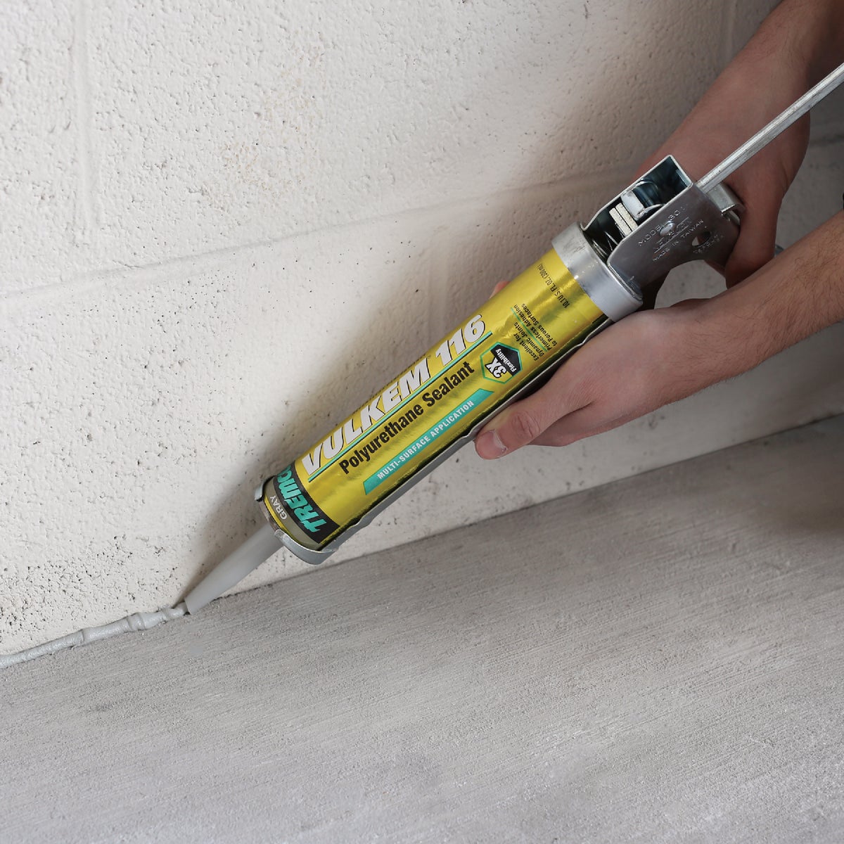 Tremco Vulkem 116 10.1 Oz. Gray Polyurethane Sealant Image 5