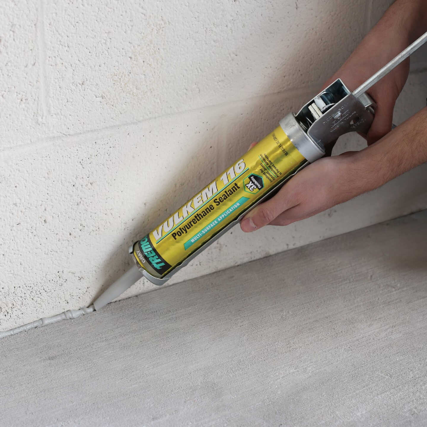 Tremco Vulkem 116 10.1 Oz. Gray Polyurethane Sealant Image 5
