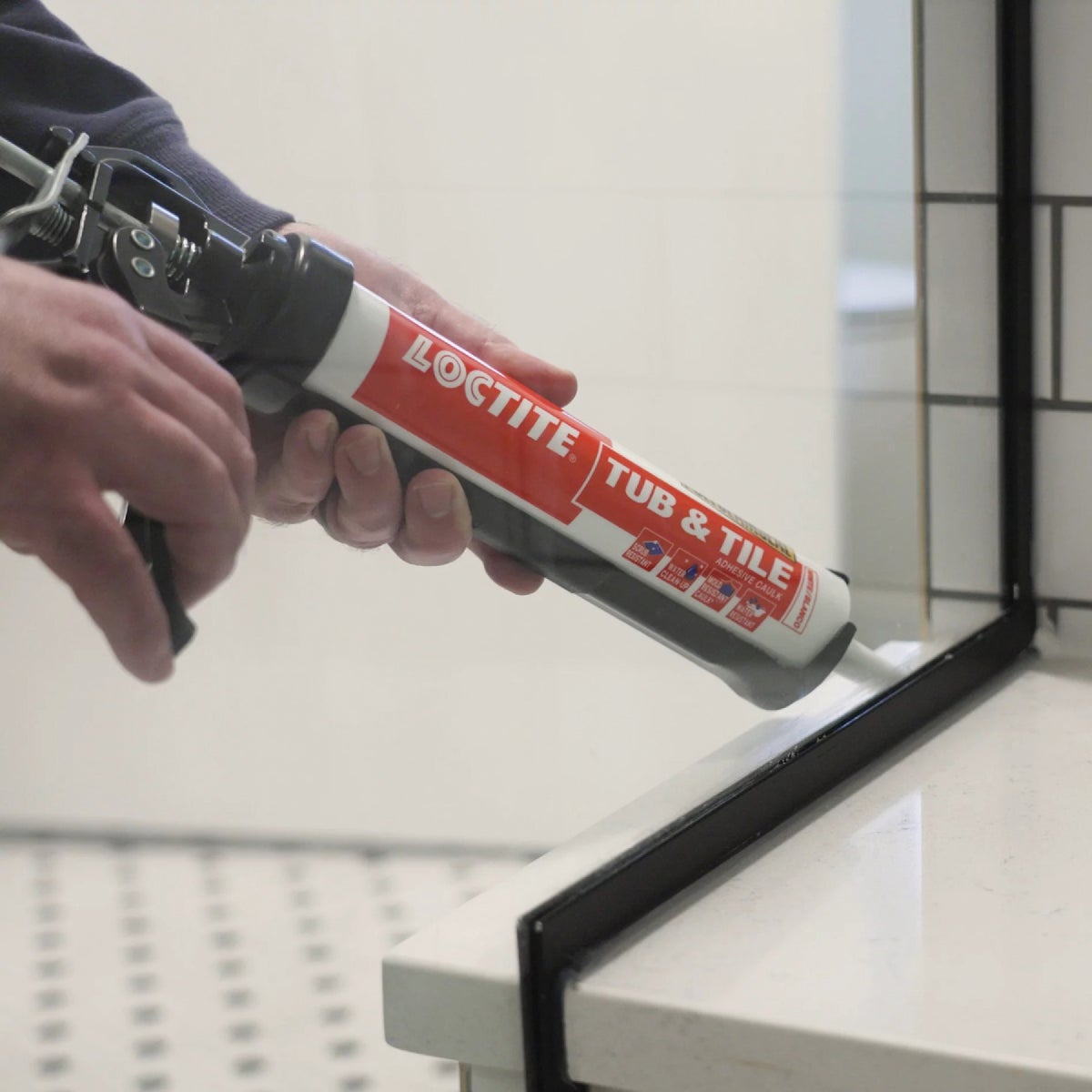 Loctite Polyseamseal 10 Oz. White Kitchen & Bath Caulk Image 4