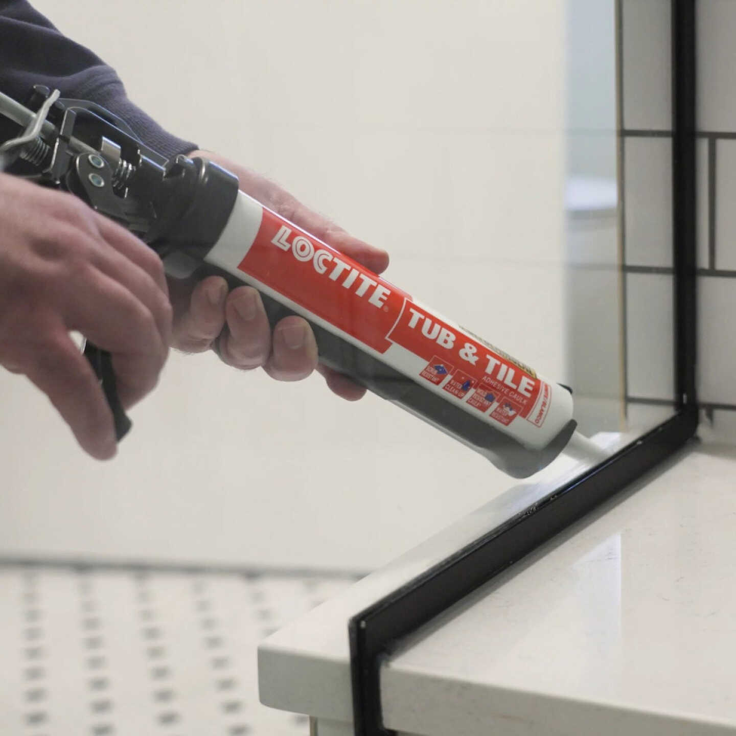 Loctite Polyseamseal 10 Oz. White Kitchen & Bath Caulk Image 4