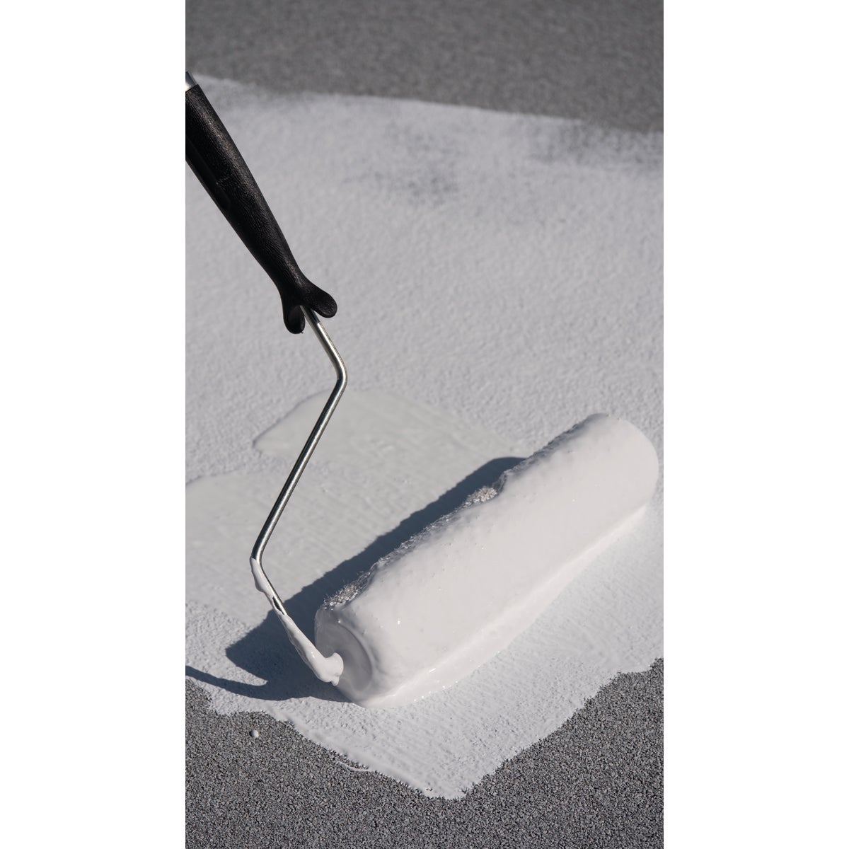 Rust-Oleum 710 5 Gal. 10-Year White Elastomeric Roof Coating Image 2