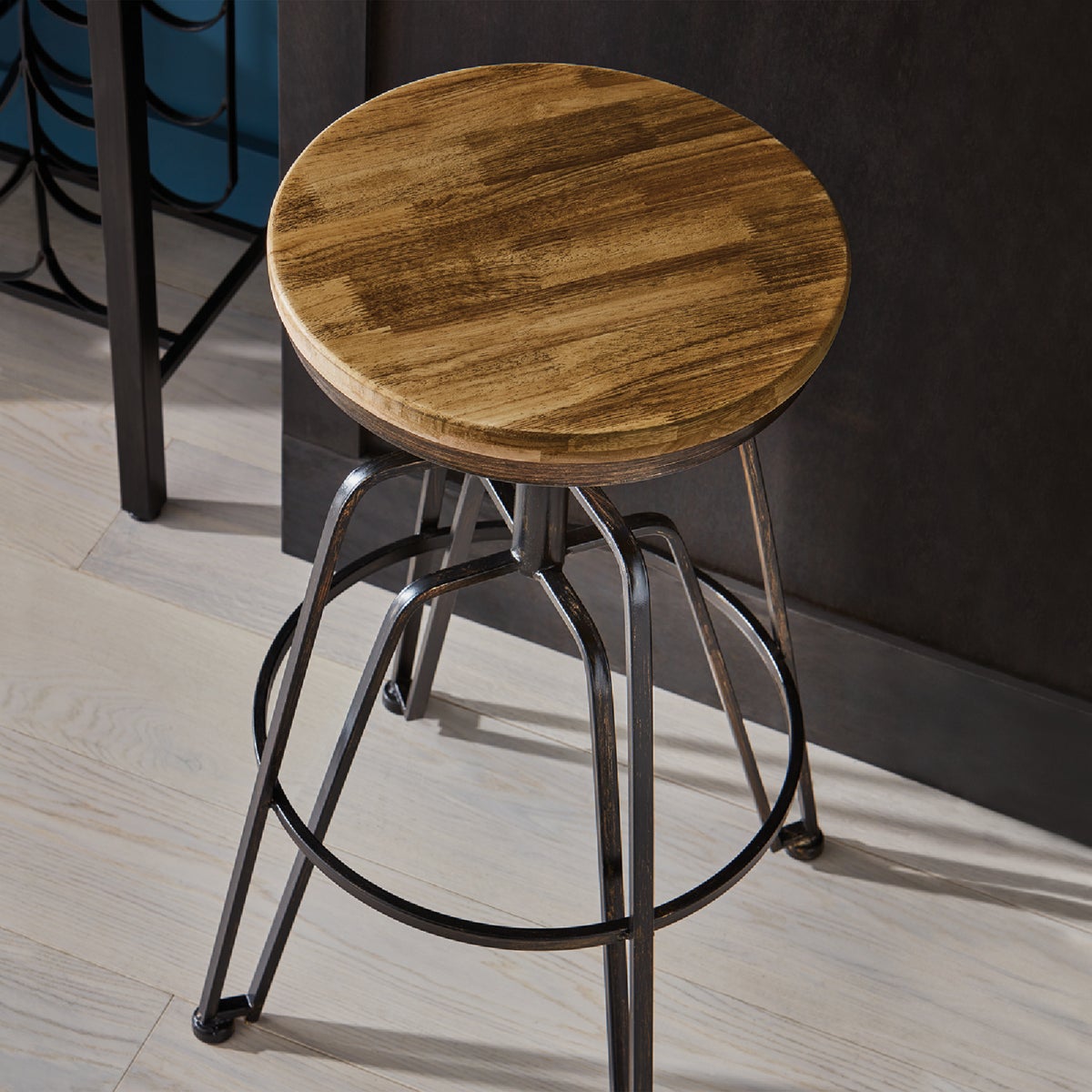 Minwax Wood Finish Penetrating Stain, Early American, 1 Qt. Image 5