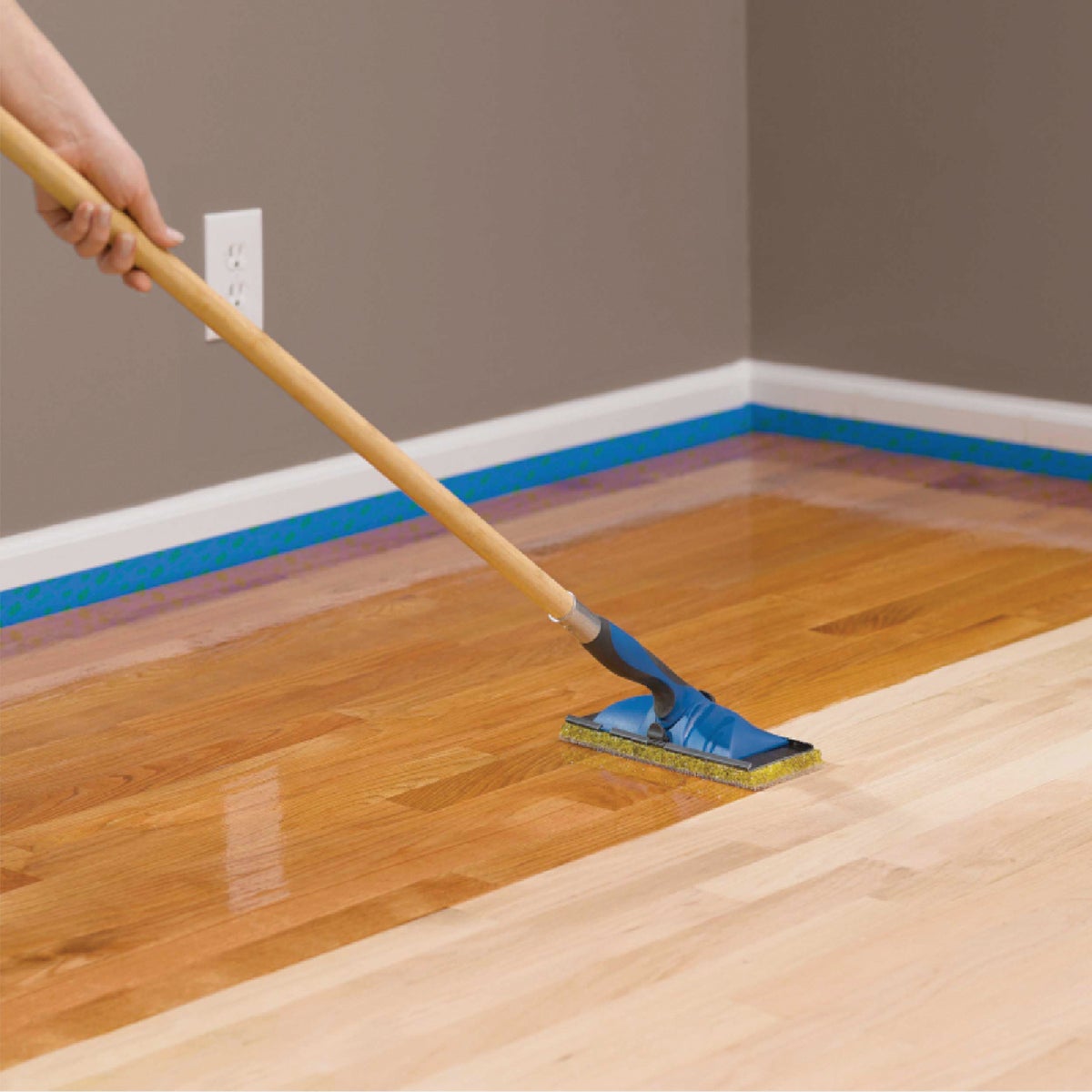 Minwax Semi-Gloss Super Fast-Drying Polyurethane For Floors, 1 Gal. Image 2