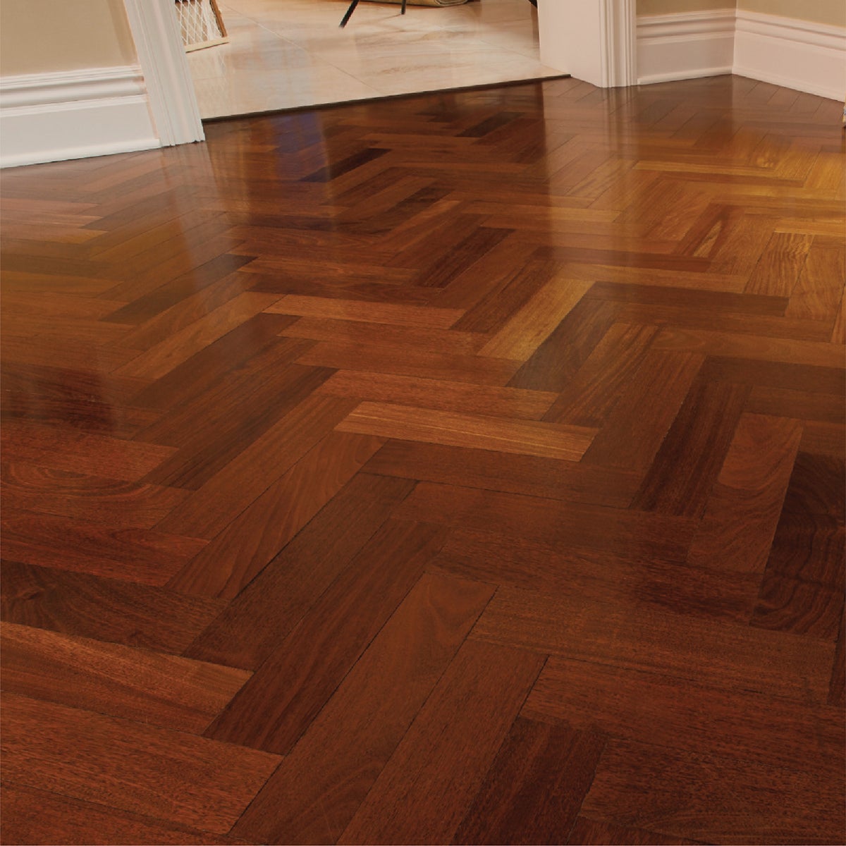 Minwax Gloss Super Fast-Drying Polyurethane For Floors, 1 Gal. Image 3