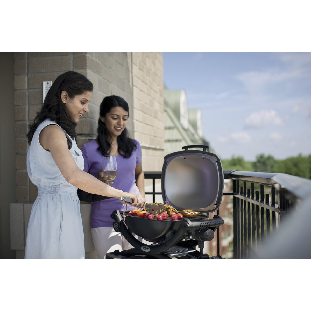 Weber Q 1400 Electric Grill, Dark Gray Image 2