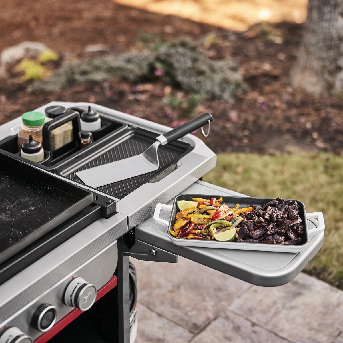 Weber GPD36 Slate LP Gas Griddle Image 5