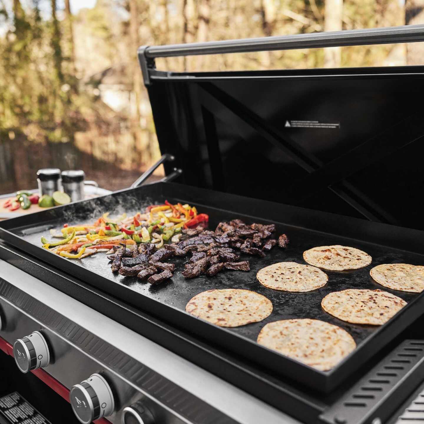 Weber GPD36 Slate LP Gas Griddle Image 3