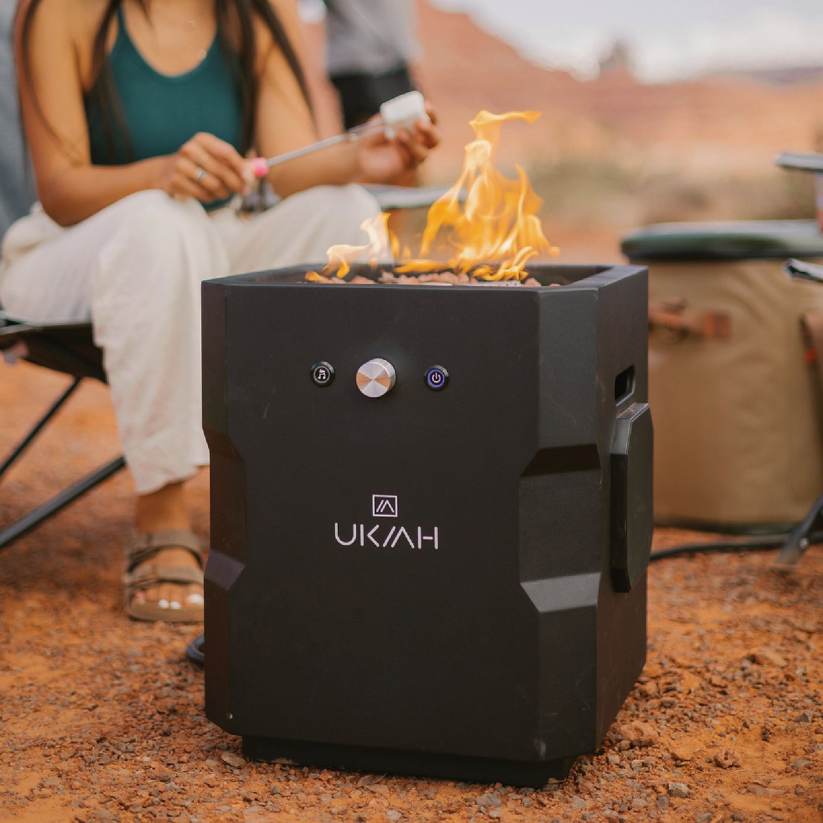 Ukiah Tailgater II 17 In. Black Square Gas Fire Pit with Beat to Music Technology Image 4