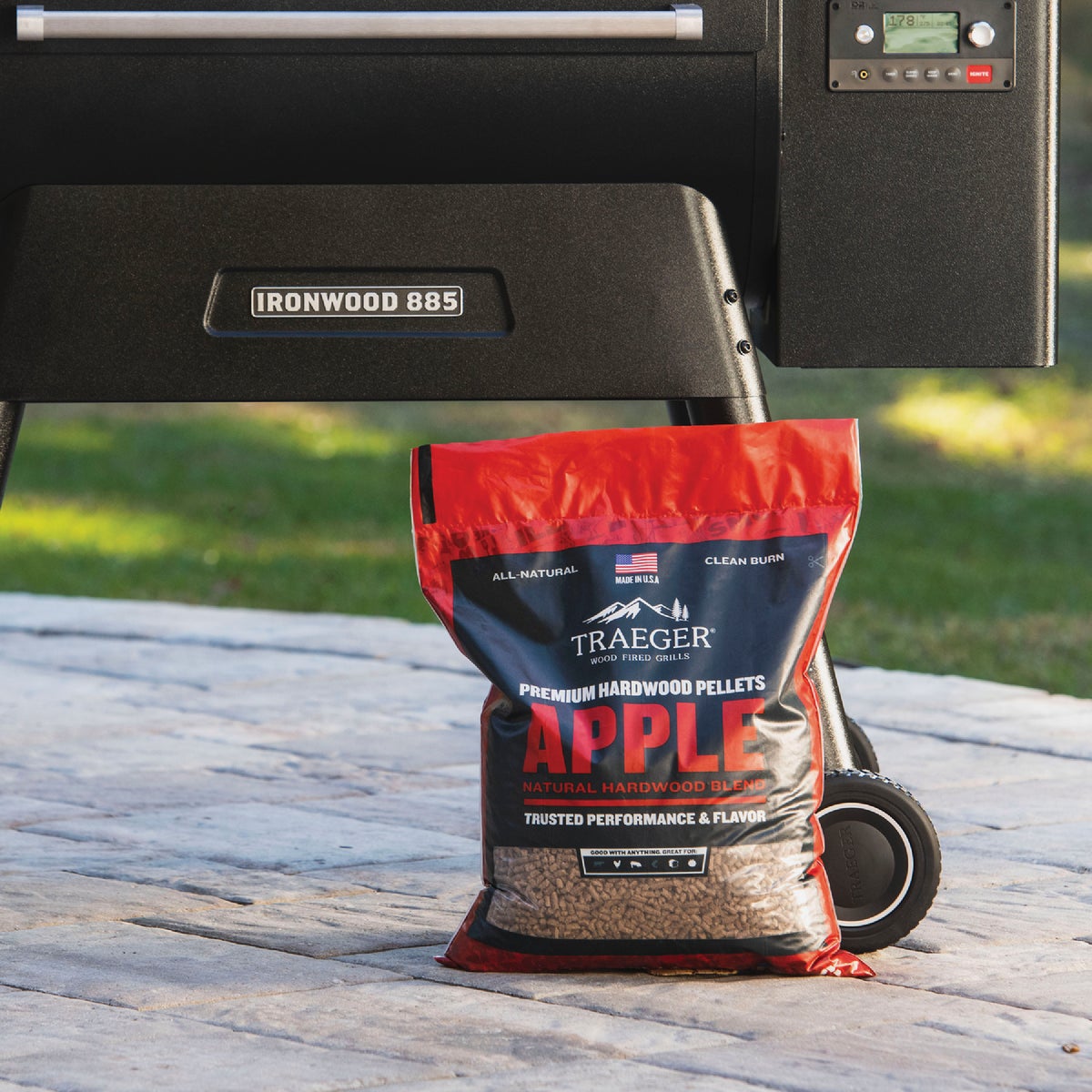 Traeger 20 Lb. Apple All-Natural Wood Grilling Pellets Image 2