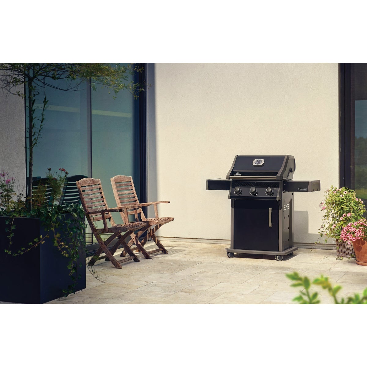 Napoleon Rogue 425 3-Burner with Cast Iron Grids LP Gas Grill, Black Image 2