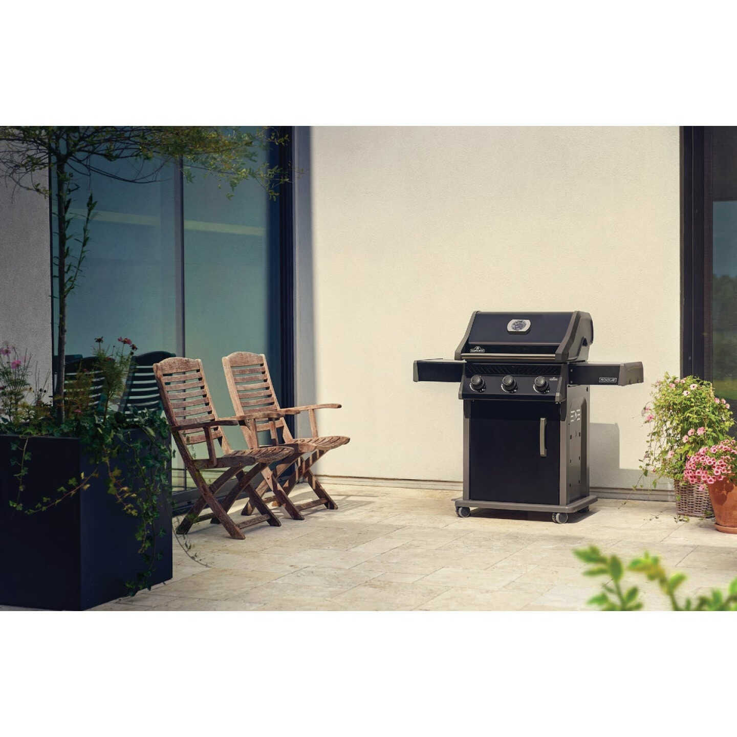 Napoleon Rogue 425 3-Burner with Cast Iron Grids LP Gas Grill, Black Image 2