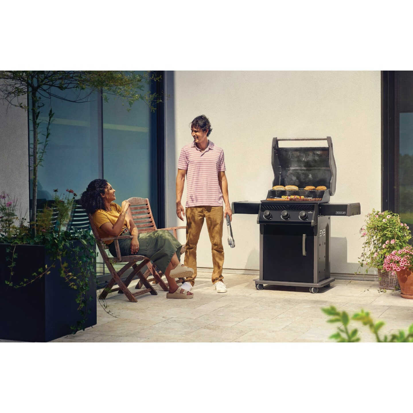 Napoleon Rogue 425 3-Burner with Cast Iron Grids LP Gas Grill, Black Image 3