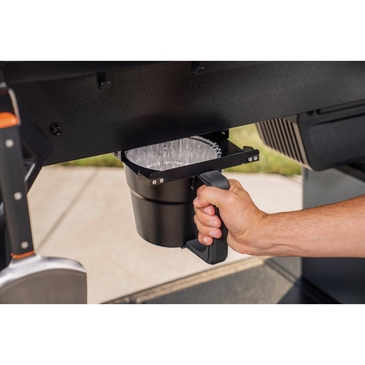 Traeger Woodridge Pro WiFire Pellet Grill Image 5