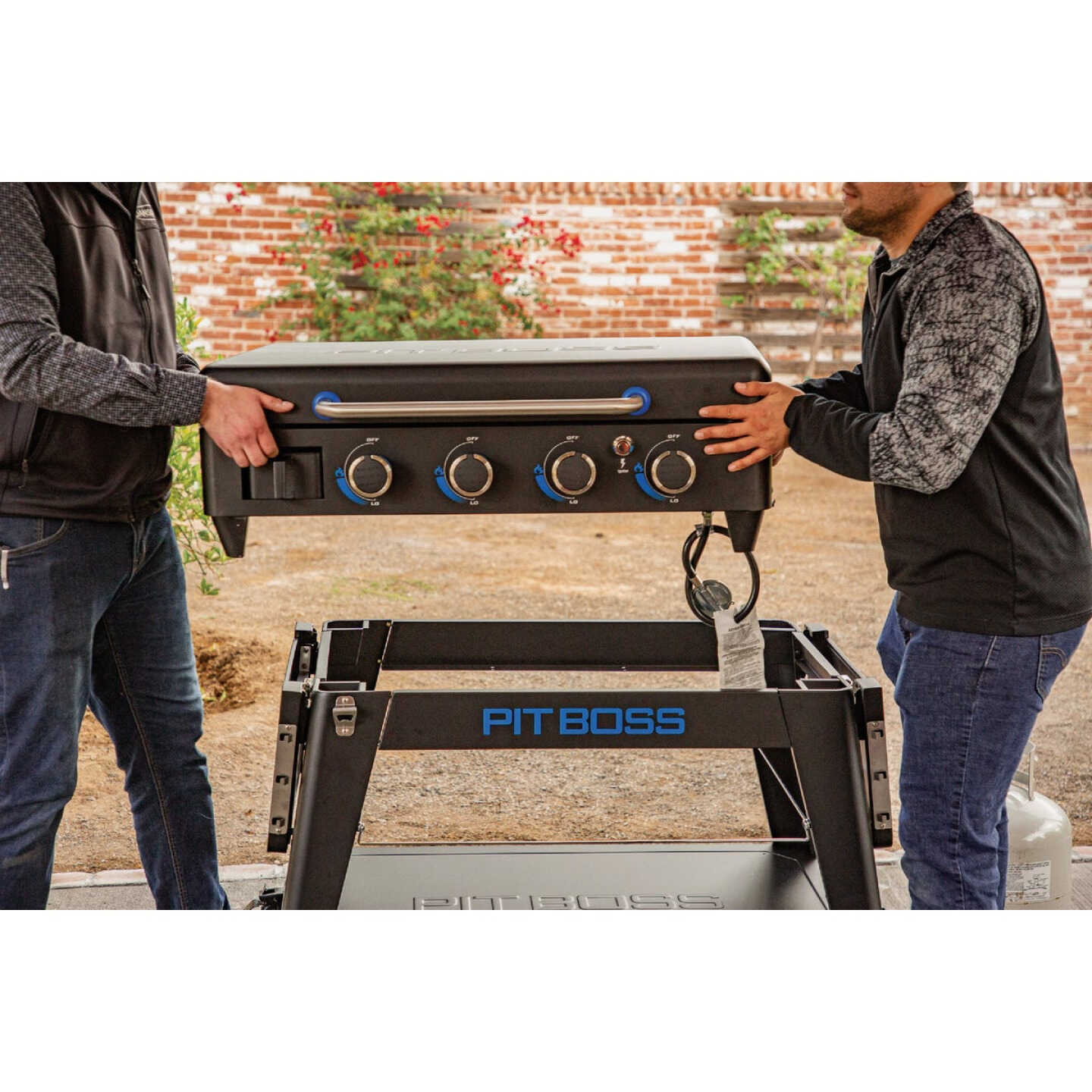 Pit Boss 4-Burner Black & Stainless Steel 46,000 BTU 647 Sq. In. Outdoor LP Gas Griddle Image 3
