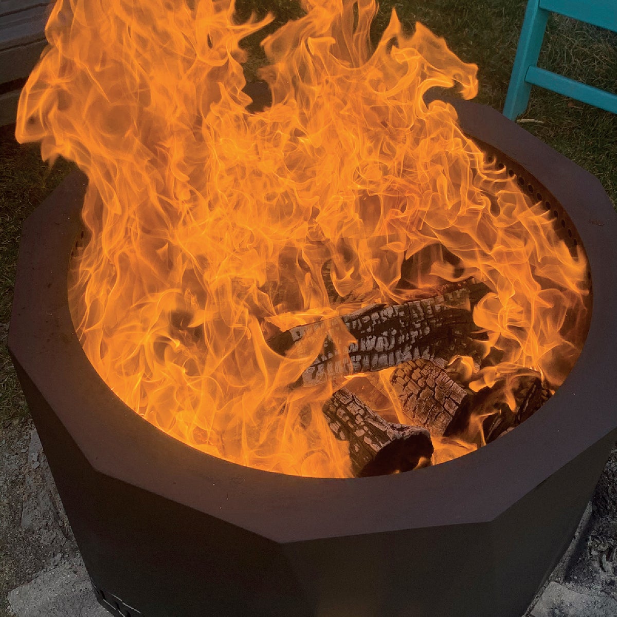 Blue Sky Mammoth 32 In. Round Steel Wood/Pellet High Efficiency Smokeless Fire Pit Image 5