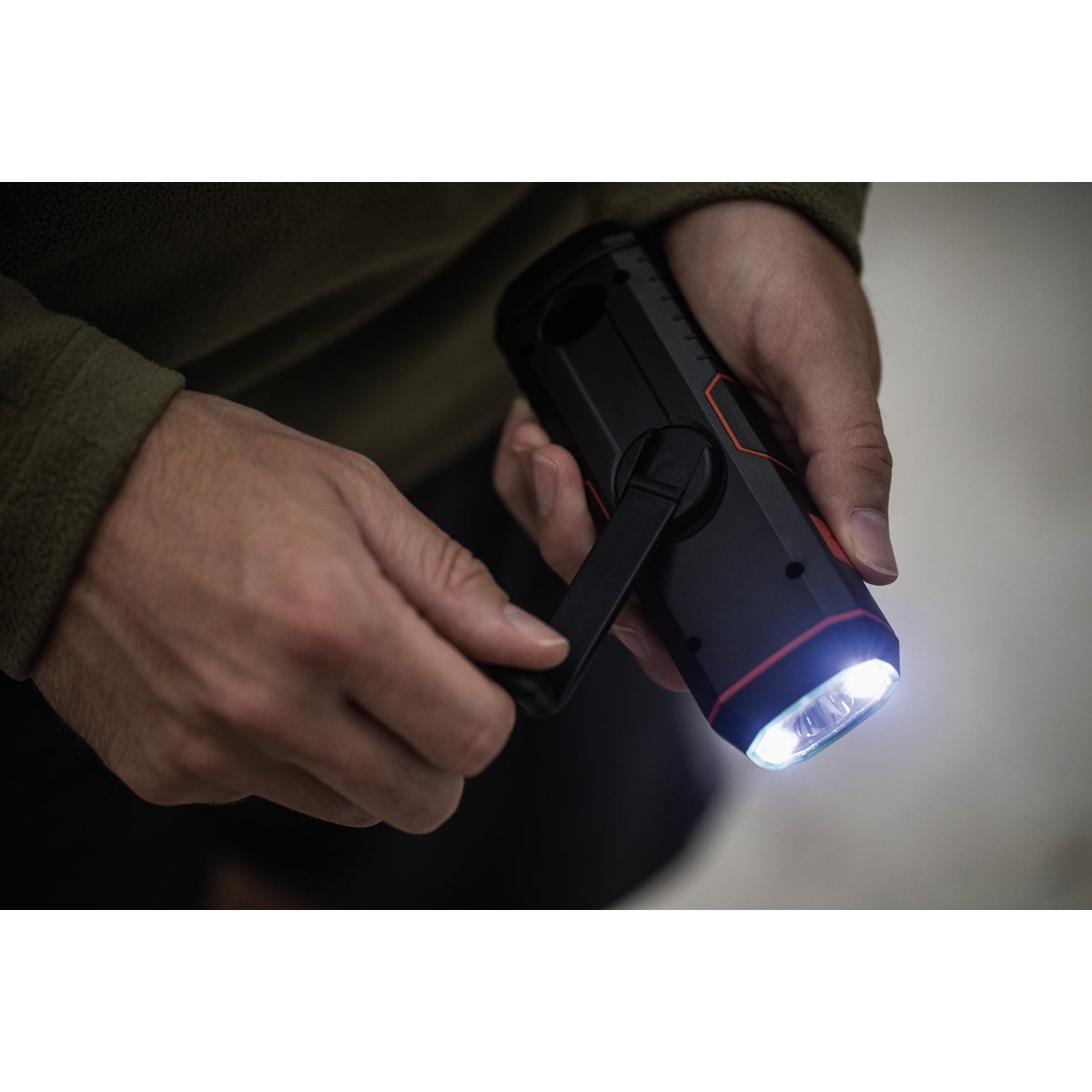 Life Gear Storm Proof LED 100 Lm. Crank Emergency Light and Radio Image 2