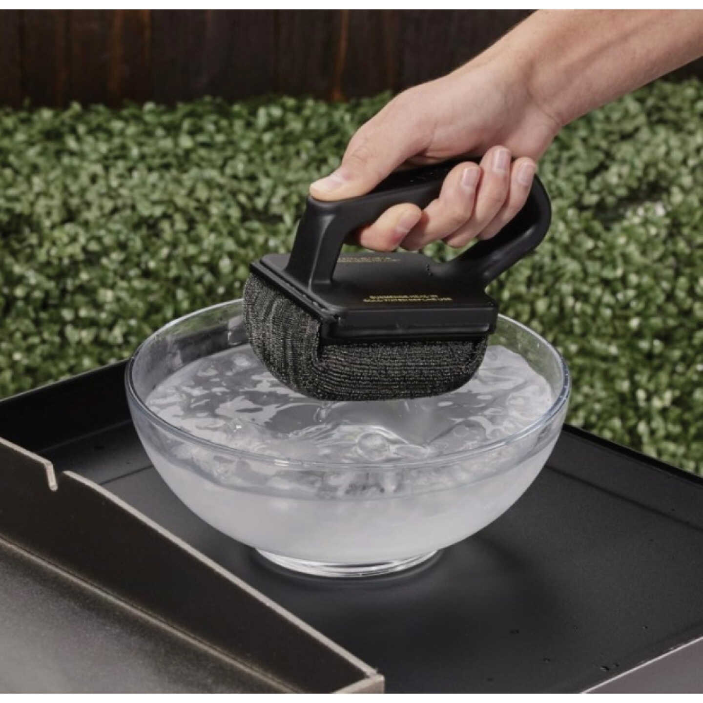 Scrub Daddy XL Griddle Steam Clean Brush Image 2