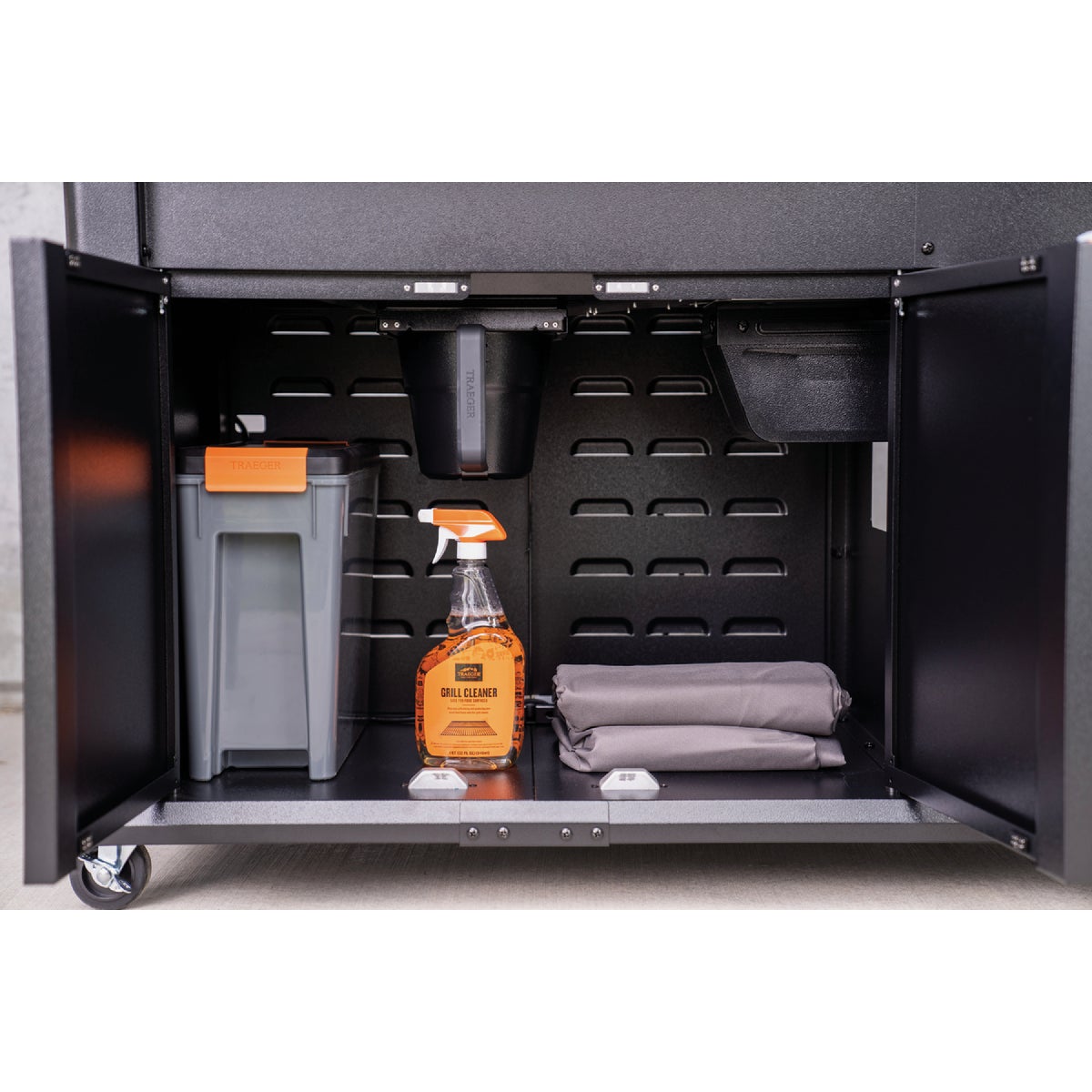 Traeger Woodridge Elite WiFire Pellet Grill Image 10