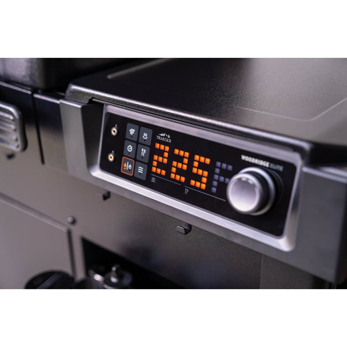 Traeger Woodridge Elite WiFire Pellet Grill Image 4