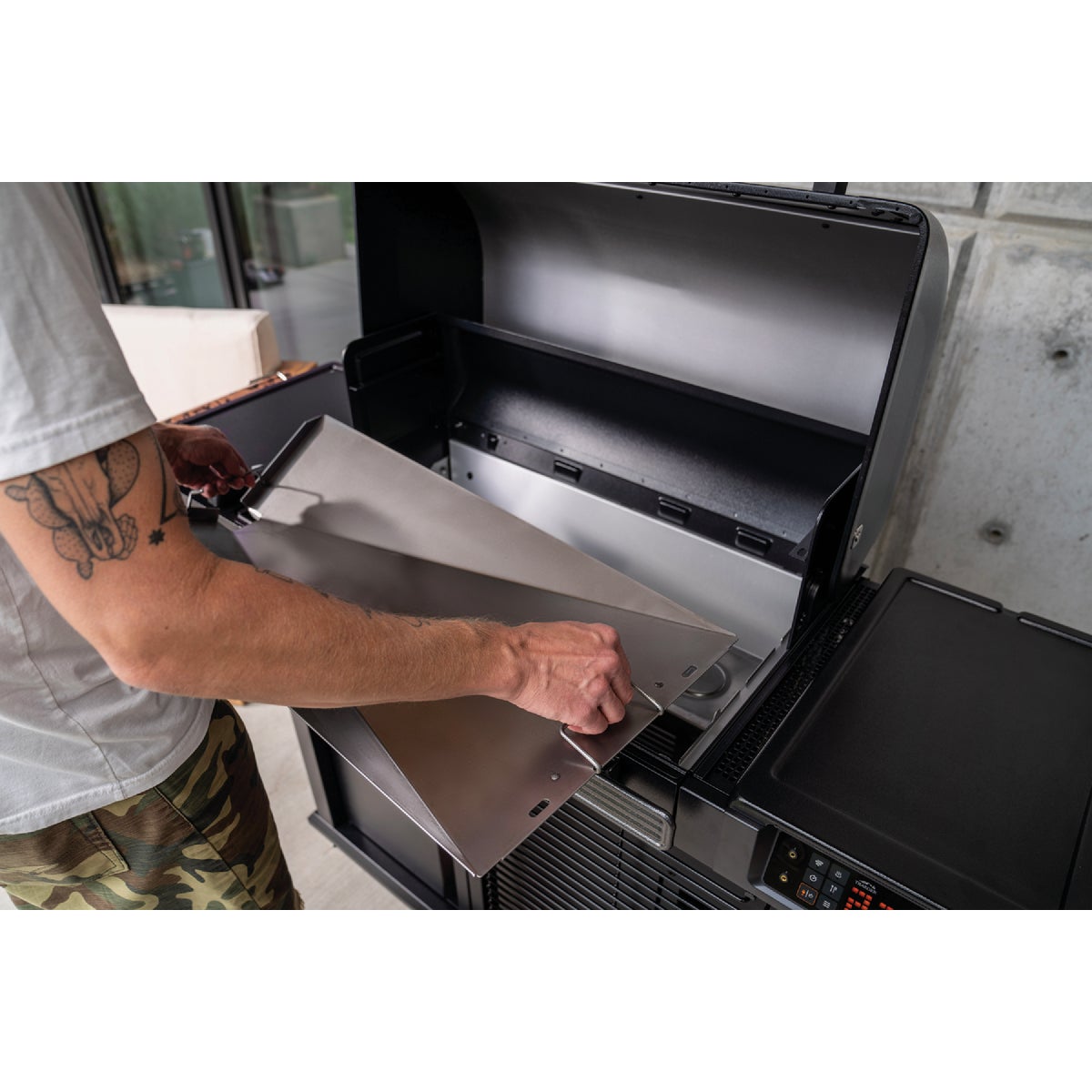 Traeger Woodridge Elite WiFire Pellet Grill Image 5