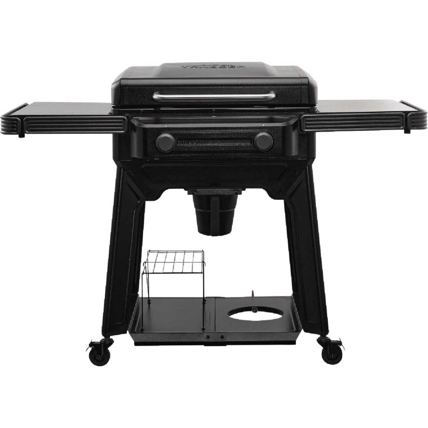 Traeger Flatrock 26 In. 2-Zone Gas Griddle Image 1