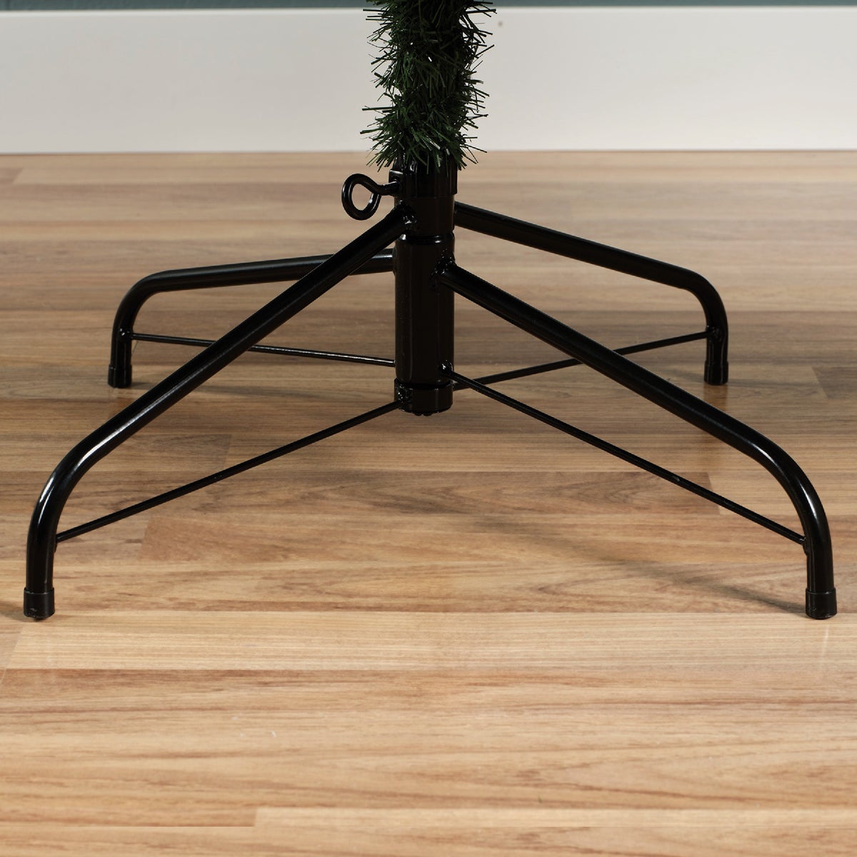 Everlands 4 Ft. Monarch Pine Christmas Tree Image 2