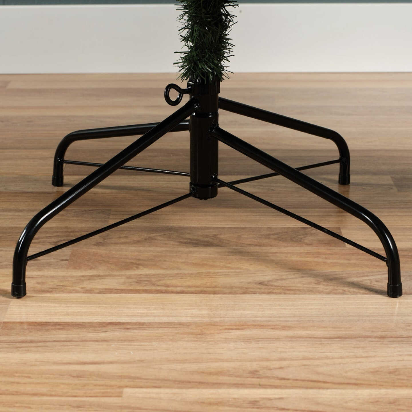 Everlands 4 Ft. Monarch Pine Christmas Tree Image 2